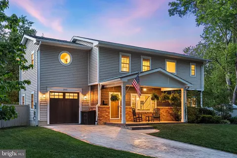 2010 Clark Pl, Alexandria, VA 22308