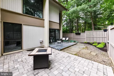 Exterior - 11701 Newbridge Ct, Reston, VA 20191 photo 7 of 10