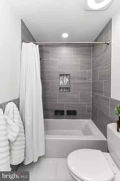 Bath - 11701 Newbridge Ct, Reston, VA 20191 photo 5 of 8