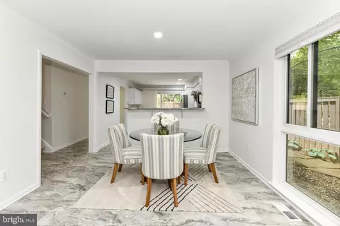 Dining - 11701 Newbridge Ct, Reston, VA 20191 photo 3 of 3