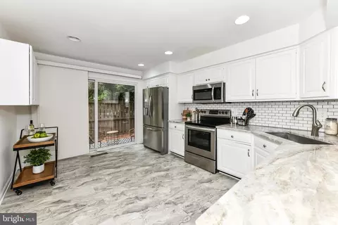 Kitchen - 11701 Newbridge Ct, Reston, VA 20191 photo 2 of 3