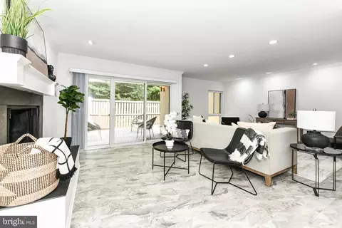 Living - 11701 Newbridge Ct, Reston, VA 20191 photo 1 of 4
