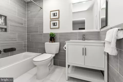 Bath - 11701 Newbridge Ct, Reston, VA 20191 photo 4 of 8