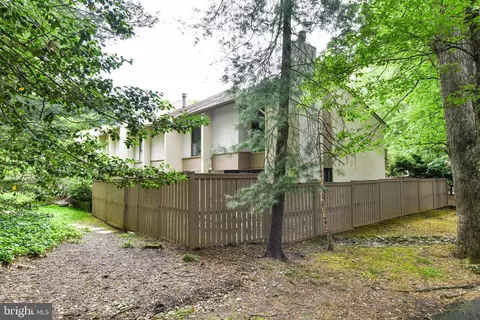 Exterior - 11701 Newbridge Ct, Reston, VA 20191 photo 8 of 10