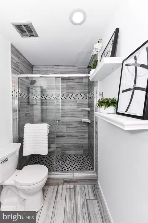 Bath - 11701 Newbridge Ct, Reston, VA 20191 photo 8 of 8