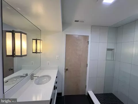Bath - 6131 Sherborn Ln, Springfield, VA 22152 photo 3 of 4