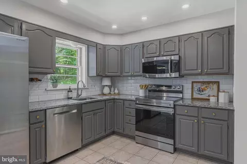 Kitchen - 2519 E Meredith Dr, Vienna, VA 22181 photo 4 of 5