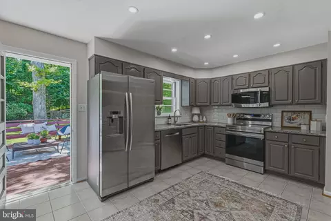 Kitchen - 2519 E Meredith Dr, Vienna, VA 22181 photo 3 of 5