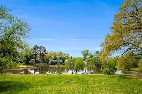 View/Area - 2519 E Meredith Dr, Vienna, VA 22181 photo 4 of 4