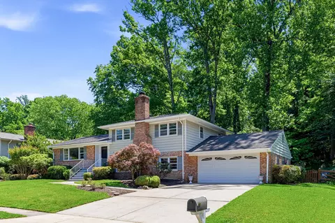 Exterior - 2519 E Meredith Dr, Vienna, VA 22181 photo 3 of 12