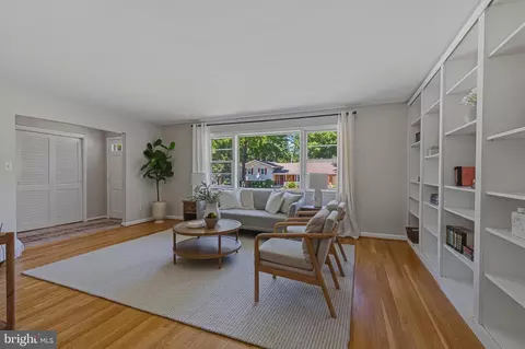 Living - 2519 E Meredith Dr, Vienna, VA 22181 photo 2 of 6