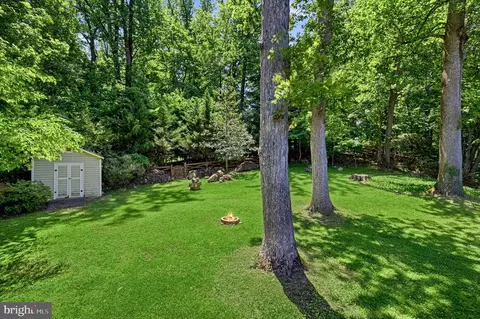 Exterior - 2519 E Meredith Dr, Vienna, VA 22181 photo 6 of 12