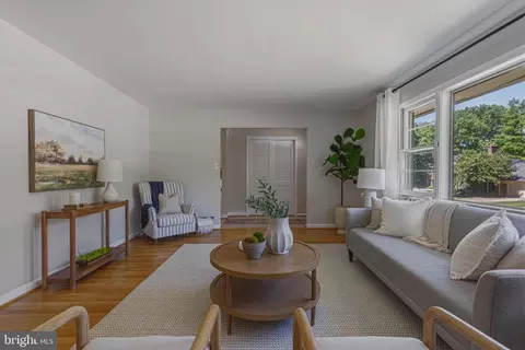 Living - 2519 E Meredith Dr, Vienna, VA 22181 photo 3 of 6