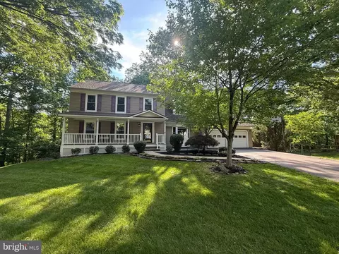 13209 Ashvale Dr, Fairfax, VA 22033