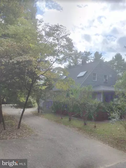 10221 Oakton Dr, Oakton, VA 22124