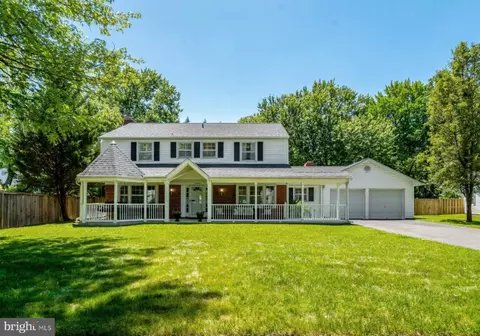 13042 Maple View Ln, Fairfax, VA 22033