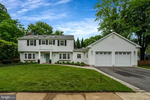 13008 Melville Ln, Fairfax, VA 22033