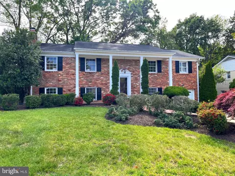 7814 Friars Ct, Alexandria, VA 22306