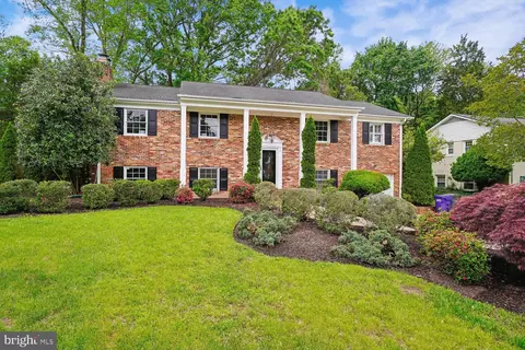 7814 Friars Ct, Alexandria, VA 22306