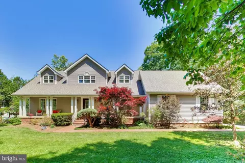 6454 Woodridge Rd, Alexandria, VA 22312
