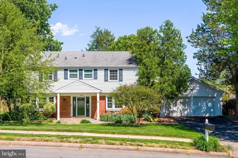 13120 Pavilion Ln, Fairfax, VA 22033