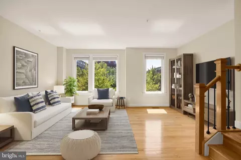 8331 Looking Glass Way, Fairfax, VA 22031