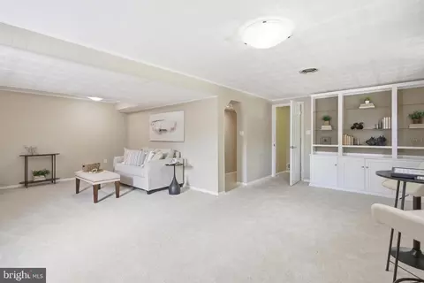 Living - 5300 Queensberry Ave, Springfield, VA 22151 photo 7 of 9