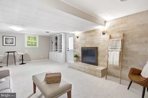 Living - 5300 Queensberry Ave, Springfield, VA 22151 photo 9 of 9