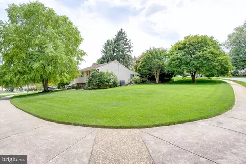 Exterior - 5300 Queensberry Ave, Springfield, VA 22151 photo 9 of 16