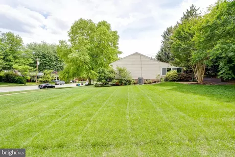 Exterior - 5300 Queensberry Ave, Springfield, VA 22151 photo 10 of 16
