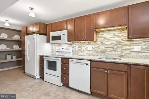 Kitchen - 5300 Queensberry Ave, Springfield, VA 22151 photo 5 of 5