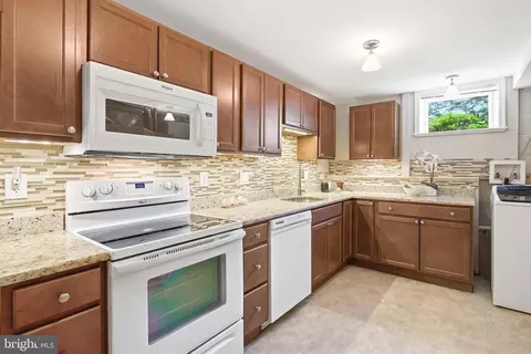 Kitchen - 5300 Queensberry Ave, Springfield, VA 22151 photo 4 of 5