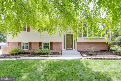 Exterior - 5300 Queensberry Ave, Springfield, VA 22151 photo 6 of 16