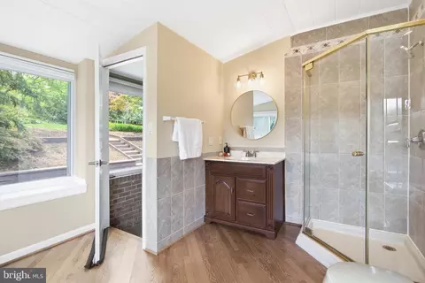 Bath - 5300 Queensberry Ave, Springfield, VA 22151 photo 3 of 6