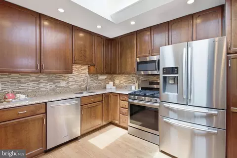 Kitchen - 5300 Queensberry Ave, Springfield, VA 22151 photo 2 of 5