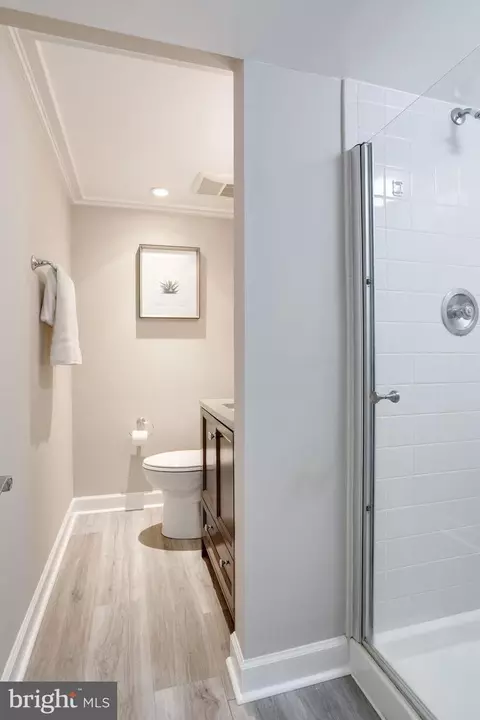 Bath - 5300 Queensberry Ave, Springfield, VA 22151 photo 5 of 6