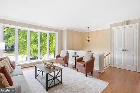 Living - 5300 Queensberry Ave, Springfield, VA 22151 photo 2 of 9
