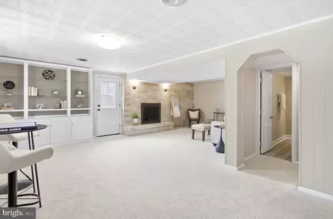 Living - 5300 Queensberry Ave, Springfield, VA 22151 photo 5 of 9