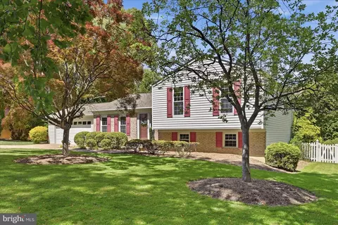 8112 Revatom Ct, Dunn Loring, VA 22027