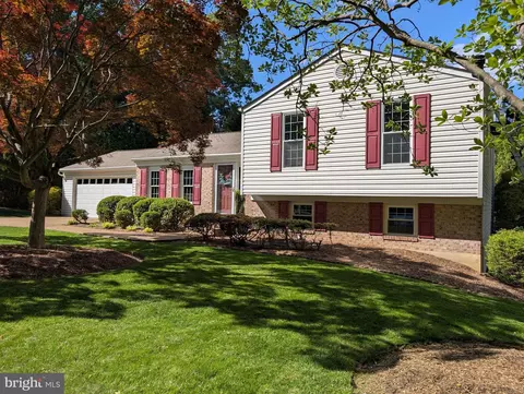 8112 Revatom Ct, Dunn Loring, VA 22027