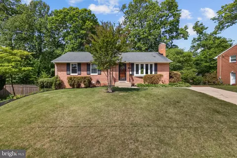 4510 Mullen Ln, Annandale, VA 22003