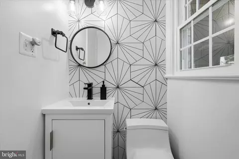 Bath - 312 Broadleaf, Vienna, VA 22180 photo 1 of 3