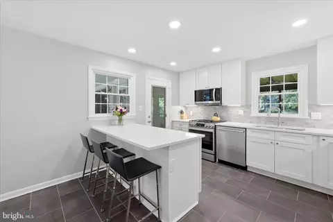 Kitchen - 312 Broadleaf, Vienna, VA 22180 photo 4 of 4