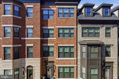 213 Market Sq NW #19, Vienna, VA 22180