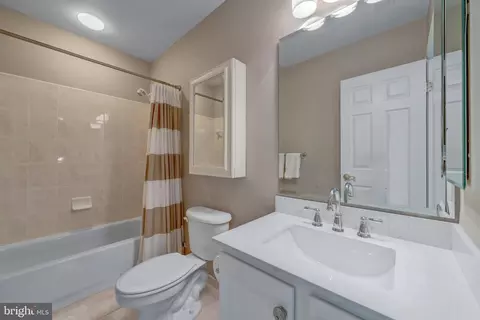 Bath - 1408 Ingleside Ave, Mclean, VA 22101 photo 4 of 6