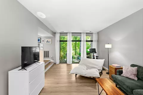 1668 Parkcrest Cir #100, Reston, VA 20190