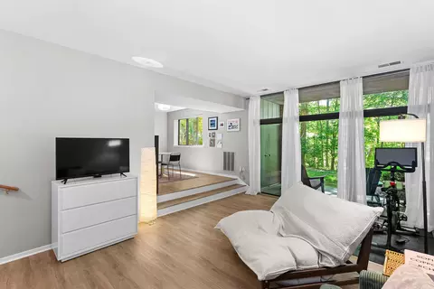 1668 Parkcrest Cir #100, Reston, VA 20190