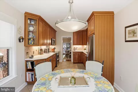 Kitchen - 1496 Hampton Hill Cir, Mclean, VA 22101 photo 2 of 4