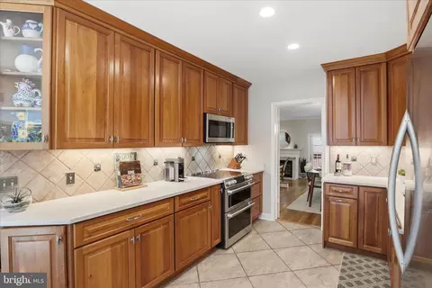 Kitchen - 1496 Hampton Hill Cir, Mclean, VA 22101 photo 4 of 4