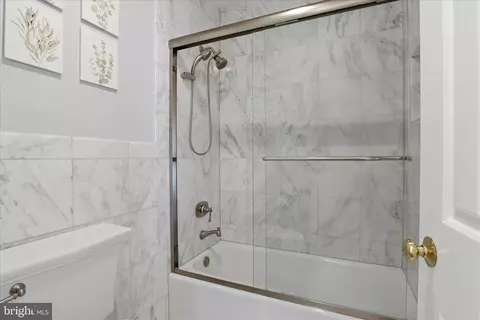 Bath - 1496 Hampton Hill Cir, Mclean, VA 22101 photo 3 of 6